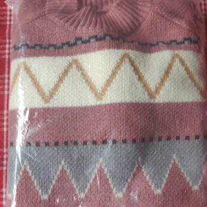 Stickad tröja  - En skön tröja i 100 % akryl. Storlek M.