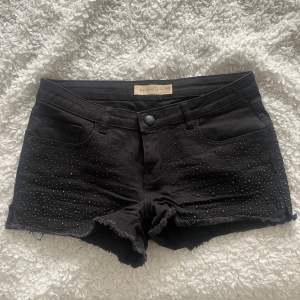 Så snygga shorts med en liten slits på varje sida😍