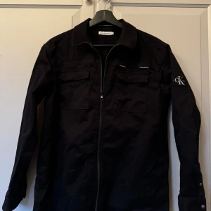 Calvin Klein overshirt - St 170 skulle säga att de är som M