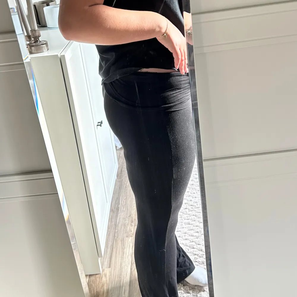 Fina svarta yoga pants från lager 157. Jeans & Byxor.