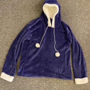 Vinter Tröja - En blå vinter tröja i storlek 38-40/M-L, mysig och härlig, nyskick och användbar på vintern 