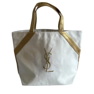 Vintage YSL Yves Saint Laurent väska axelväska handväska  - Vintage skick, skavanker finns. Inga större skavanker så som hål osv.