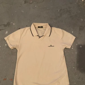 J.Lindberg pike - Använder inte för det är inte min stil Snygg tröja Nypris:700kr 100% bomull