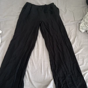 Linnebyxor - Svarta Linnebyxor!! Storlek XXS men passar XS också!!!🖤