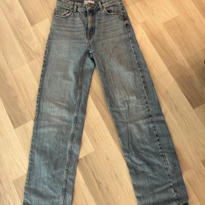 Jeans ifrån berskha  - Jeans i bra skick ifrån berskha, säljer pågrund av att de inte används. 