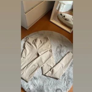 Mayadelorez ridtights - Ridtights liknande ridbyxor från maya delorez  Pytte små fläckar bak 