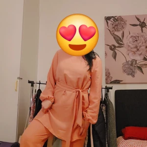 Summar kläder  - Wide ben byxor och lång blus för sommar 