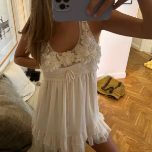 Student klänning  - Säljer denna sååå fina klänning perfekt till studenten,  skolavslutning, midsommar 🌸🌼🌸🌸🌸💛💛💗💗💗