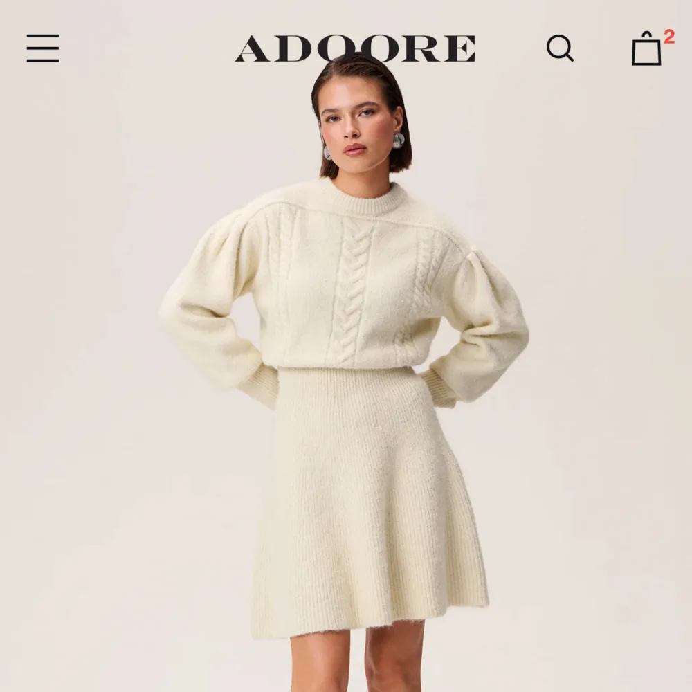 Säljer min Adoore klänning då den inte kommer till användning! Använd 1 gång, så väldigt fint skick! Skriv för fler bilder 🩵. Klänningar.