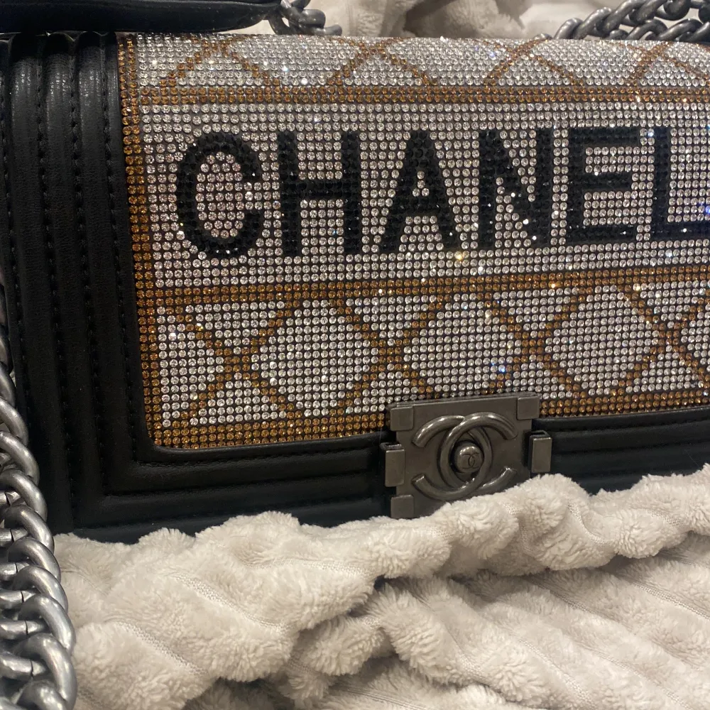Jätte fin Chanel väska. Aldrig använd. . Accessoarer.