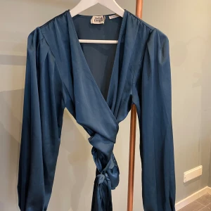 Blus - Fin knytblus från Twist&Tango i storlek 36. Blusen är i bra skick 