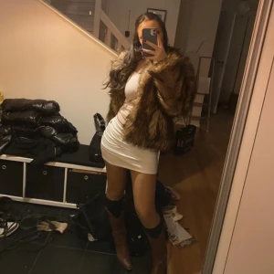 Pälsjacka  - Jättefin pälsjacka som inte kommer till användning för att jag har flera liknande!❤️