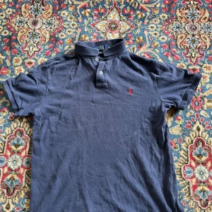 Polo Ralph Lauren piké - Hej säljer denna riktning snygga polo pikén säljer den eftersom jag inte änvänder den perfekt till sommaren storlek M