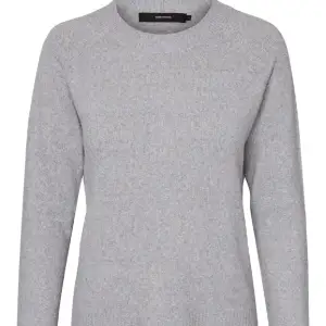 En grå stickad tröja från vero Moda, i strl s och säljer för 150kr. Använder inte längre så därför ja säljer den. 