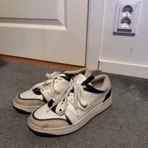 skor som inte används längre ( lite smutsiga)