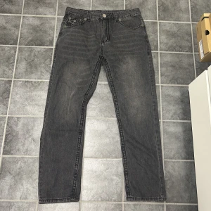 true religion jeans - säljer dessa nya trueys i perfekt skick, med tags.  kan även tänka mig byten!