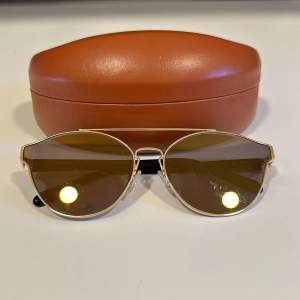 Säljer dessa solglasögon från missoni, helt oanvända pris kan diskuteras vid snabb affär!