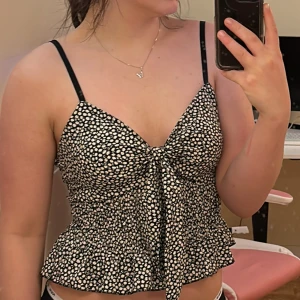 Fin topp  - Jätte fin sommar topp som är köpt på Öland sommaren 2023, den är i stolek s   Pris kan diskuteras vid snabb affär 🫶