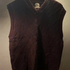 Väst - En snygg väst från Zara i stl M, som inte längre kommer till användning.