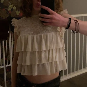 Populära zara toppen - Säljer denna väldigt populära zara toppen som inte längre säljs. Bra skick.