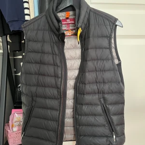 Väst - Parajumpers väst, barnstorlek 170 Till någon som är 13-14år