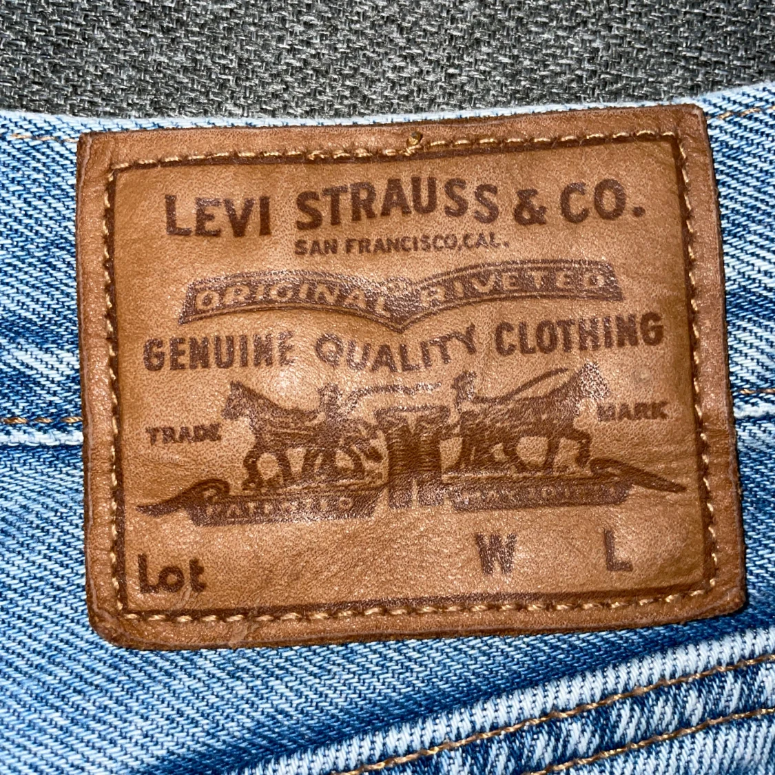 Blåa Levis jeans  - 91