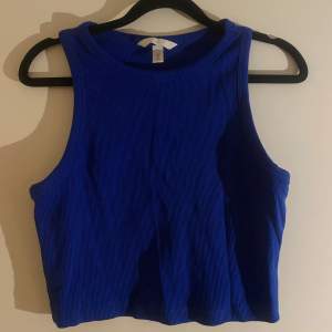 Blått bas linne från H&M, säljer för att det är för kort för mig, använt 1 gång, storlek M. Kom med prisförslag!💙