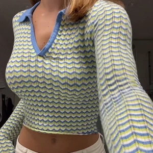 Mönstrad topp  - Säljer denna topp från Bershka i strl m men den sitter mer som än S. Använd fåtal gånger och är i bra skick 