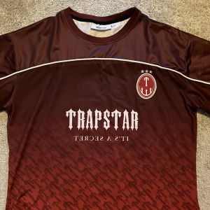 Trapstar t shirt  - Riktigt snygg trapstar t shirt till sommaren skriv om du är intresserad☀️