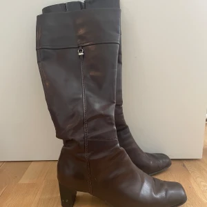 Stövlar  - Bruna högklackade stövlar! 