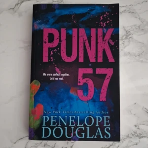 Bok: "Punk 57" - Boken är på engelska. Inga skador