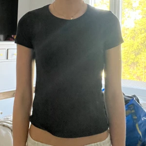 Basic svart tshirt - Basic svart T-shirt. 