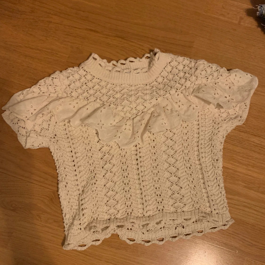 Tröja med volanger - 90