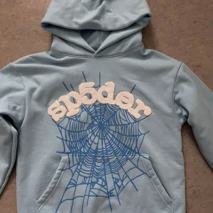 Blue Sp5der Hoodie Spider - Ljus blå Spider hoodie, helt ny. Storlek Small. Stor i storleken passar nog M också