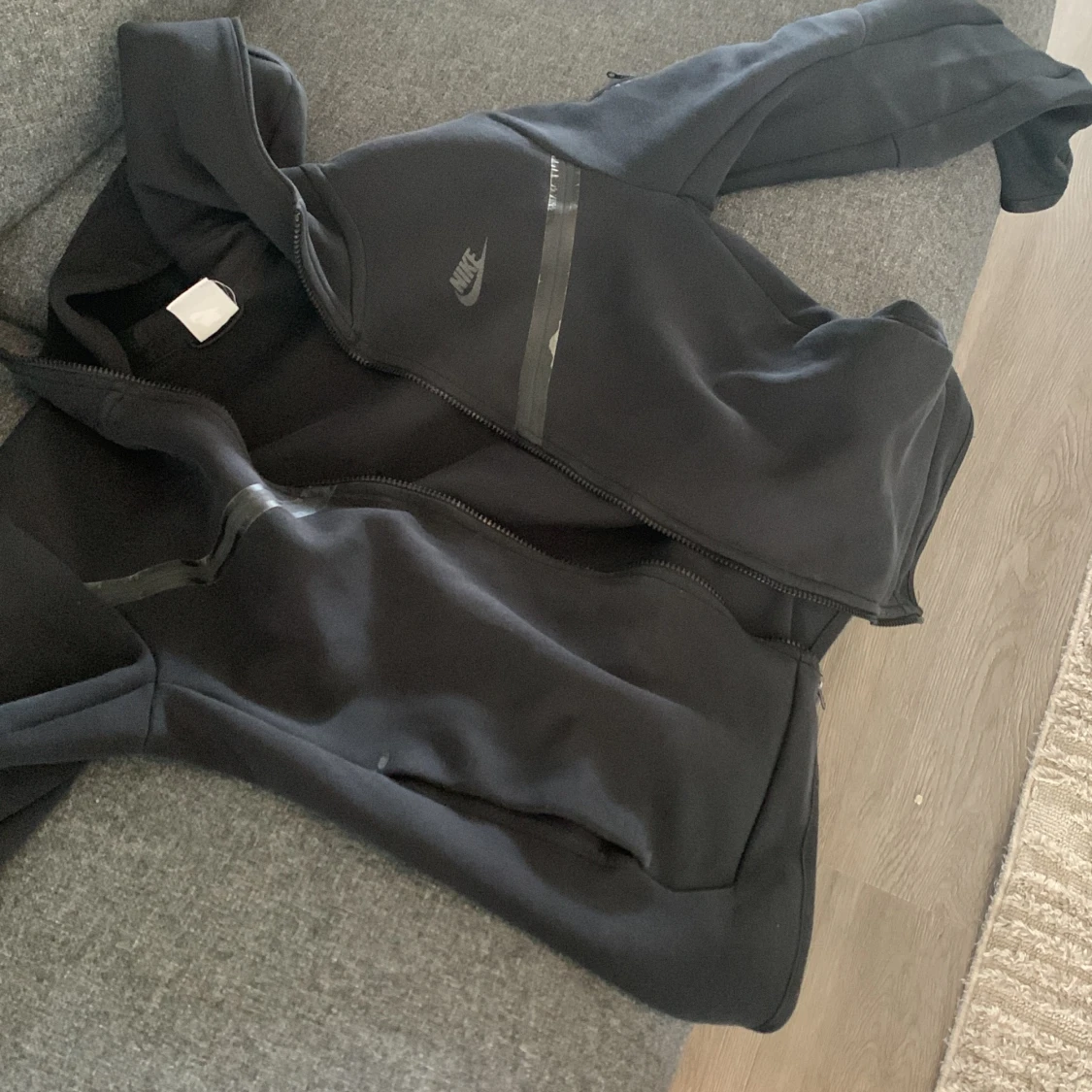 Jag säljer min Nike tech den passar inte längre  - 90