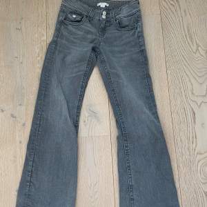  Vad snygga lågmidjade jeans från Gina jättebra skick storlek 152 