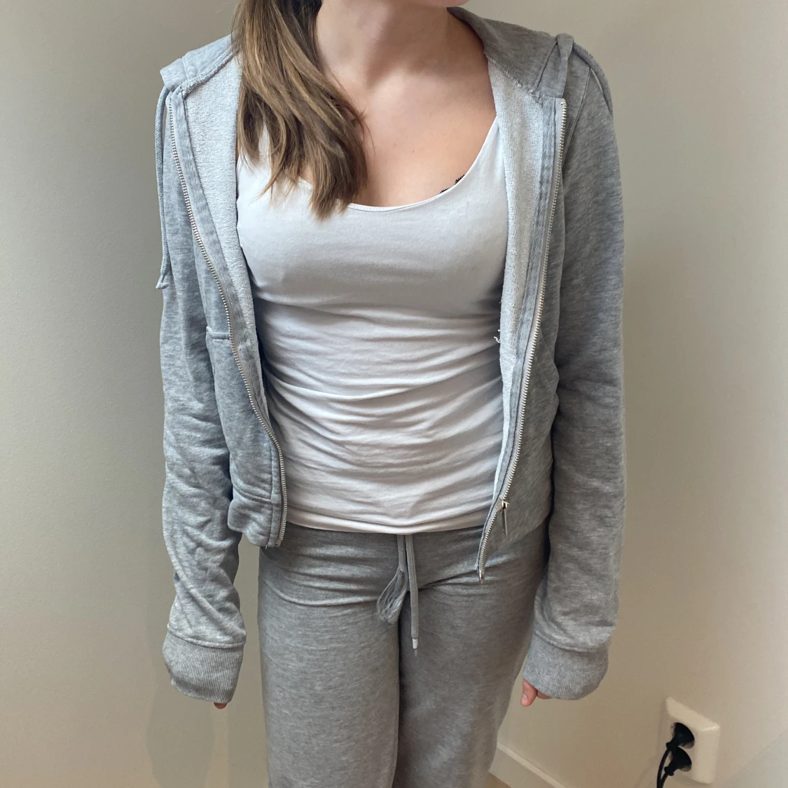 Grå zip-up tröja från H&M