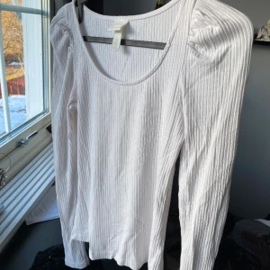 Blus - Endast använd 3 gånger🤍