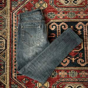 Säljer nu dessa extremt feta Dondup george slim jeans i storleken 33. (NYSKICK) skriv för frågor! Nypris ≈ 3000kr. Mitt pris 1099kr