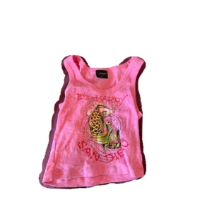 Ed Hardy topp - En ed Hardy topp använd max 3 gånger, bra skick och lite stor i storleken 