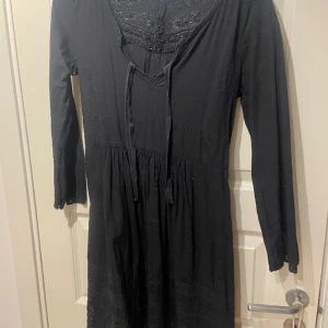 Klänning från Odd Molly  - Säljer en fin klänning från Odd Molly i storlek 2 (M).