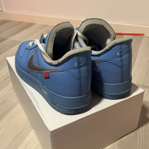 Off white Air Force 1 - Allt fås med även kvitto helt okej skicka men väldigt unika skor