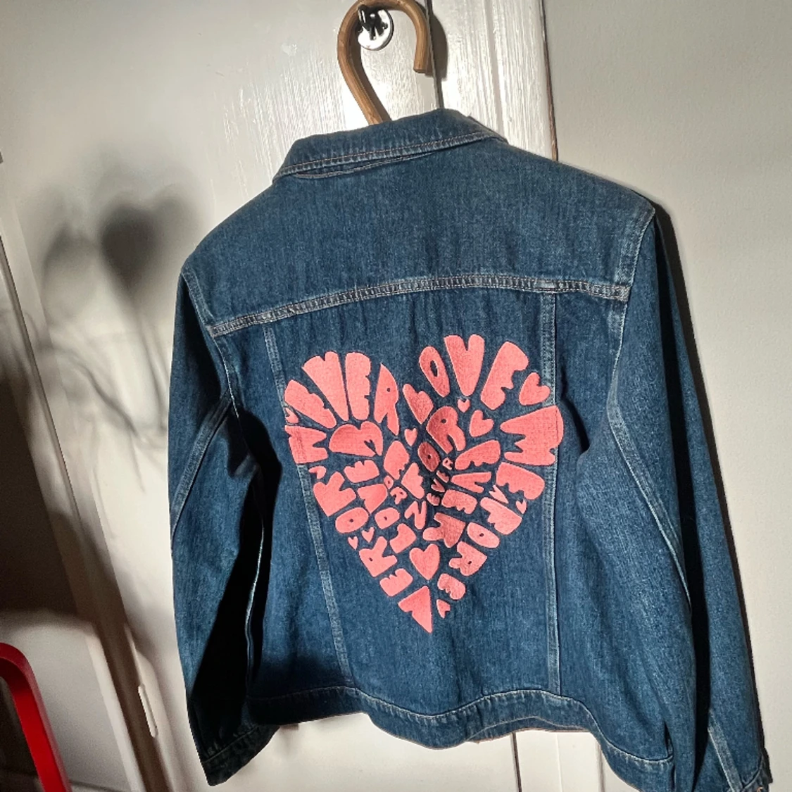 Jeansjacka tryck strl M Monki