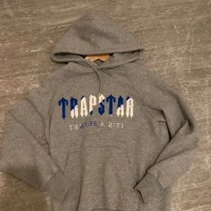 Trapstar hoodie - mycket bra skick använd fåtal gånger