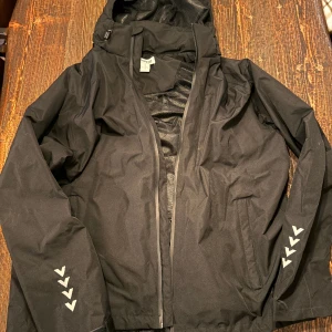 Windbreaker jacka - Jacka från svenska Hejco i XL, vind och vattentät. Oanvänd. 
