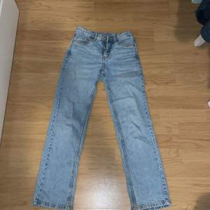 Mina älskade favvo jeans som tyvärr har blivit för små i tvätten så de är egentligen i stolk 146 men är som  en xxs 