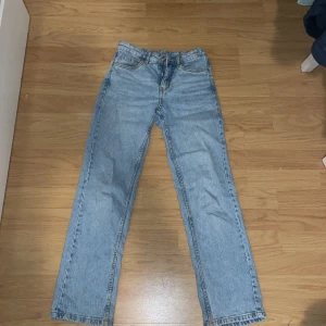 Jeans  - Mina älskade favvo jeans som tyvärr har blivit för små i tvätten så de är egentligen i stolk 146 men är som  en xxs 