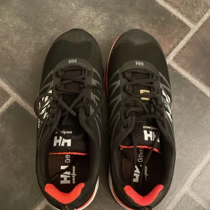 Helly Hansen arbetsskor - Helt oanvända arbetsskor som passar en med storlek 42. 