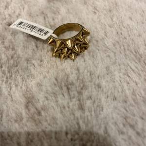 En helt ny Edblad ring, säljer för att den är för liten