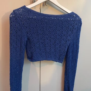 Stickad topp - Stickad top från pull&bear. Köpt i somras men aldrig använd. Skriv för bild på🥰